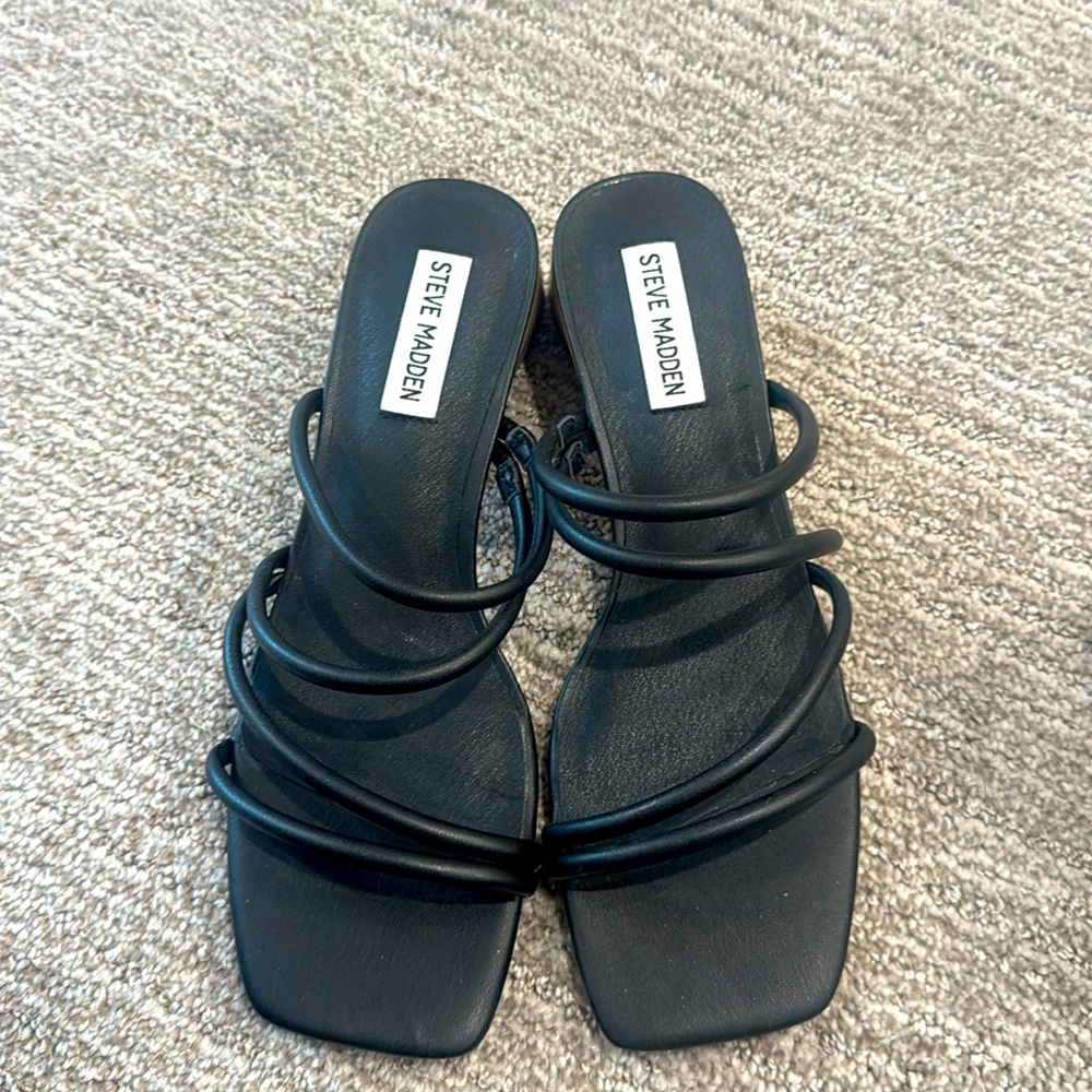 ♠️ Steve Madden Strappy Sandals 🖤